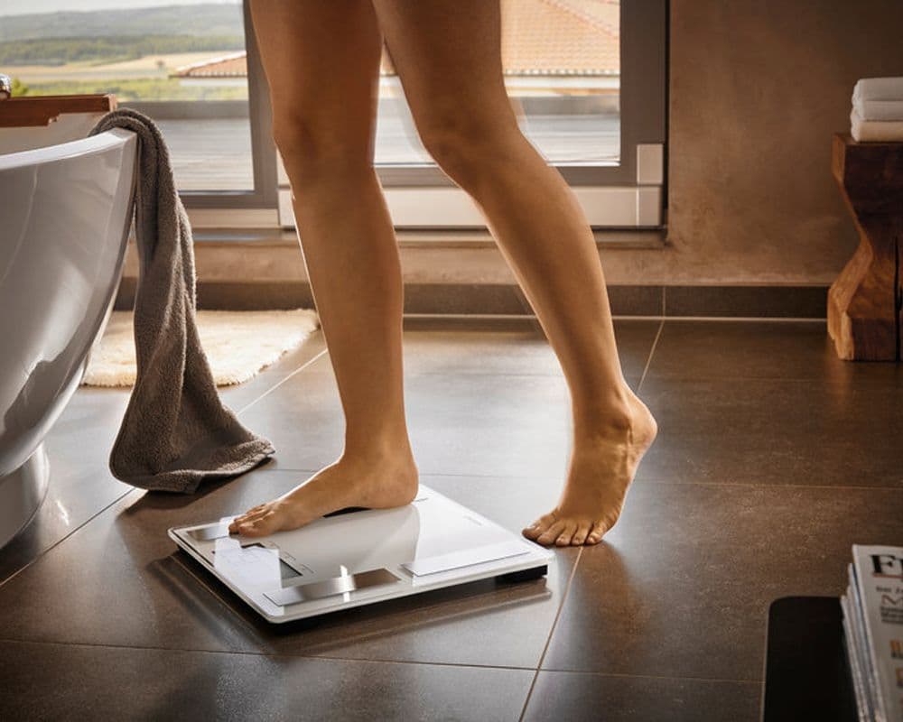 SOEHNLE Shape Sense Control 100 Bathroom Scale - Leifheit